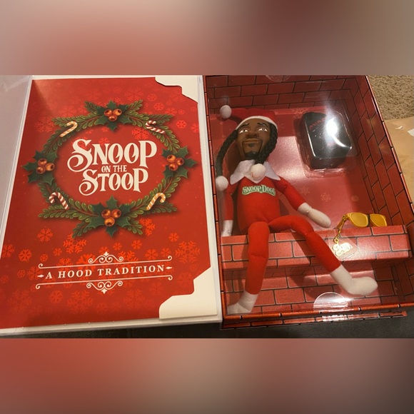 Snoop Dogg Snoop on The Stoop 12" Christmas Red
Plush Figurine - Picture 6 of 7